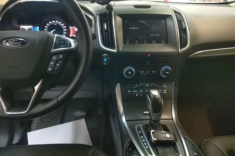 Used Ford Edge 2018 EcoBoost 245 Two-Wheel-Drive Titanium 7-Seater China VI Standard Audio And AC Panel