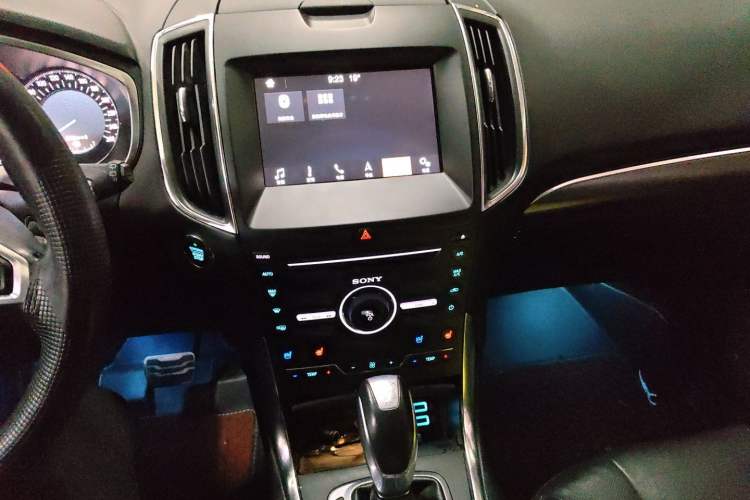 Used Ford Edge 2018 EcoBoost 245 Four-Wheel Drive Titanium 7-Seater Audio And AC Panel