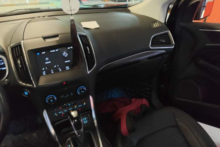 Used Ford Edge 2018 EcoBoost 245 Two-Wheel-Drive Titanium 7-Seater China VI Standard Audio And AC Panel