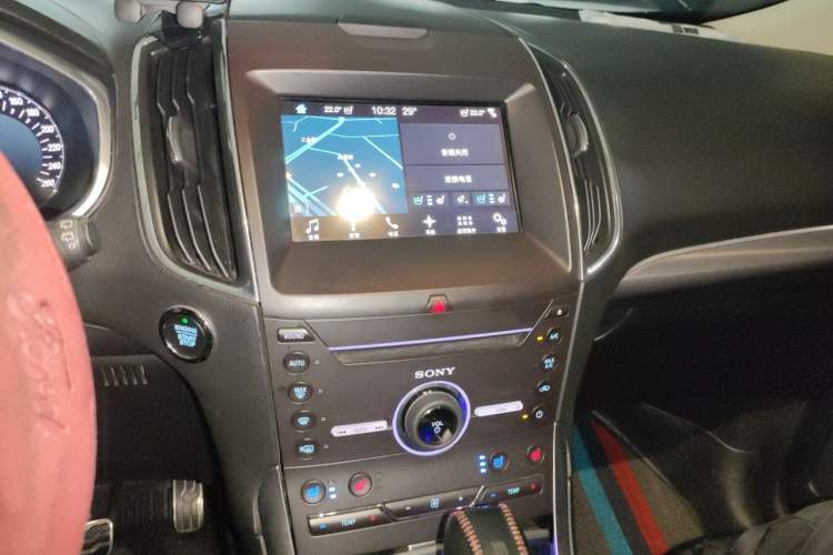 Used Ford Edge 2018 EcoBoost 245 Four-Wheel Drive Titanium 7-Seater Audio And AC Panel