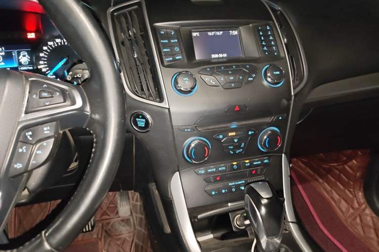 Used Ford Edge 2018 EcoBoost 245 Two-Wheel-Drive Platinum Edition 7-Seater China V Emission Standard Audio And AC Panel