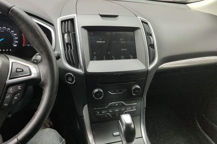 Used Ford Edge 2018 EcoBoost 245 Two-Wheel-Drive Titanium 7-Seater China V Standard Audio And AC Panel