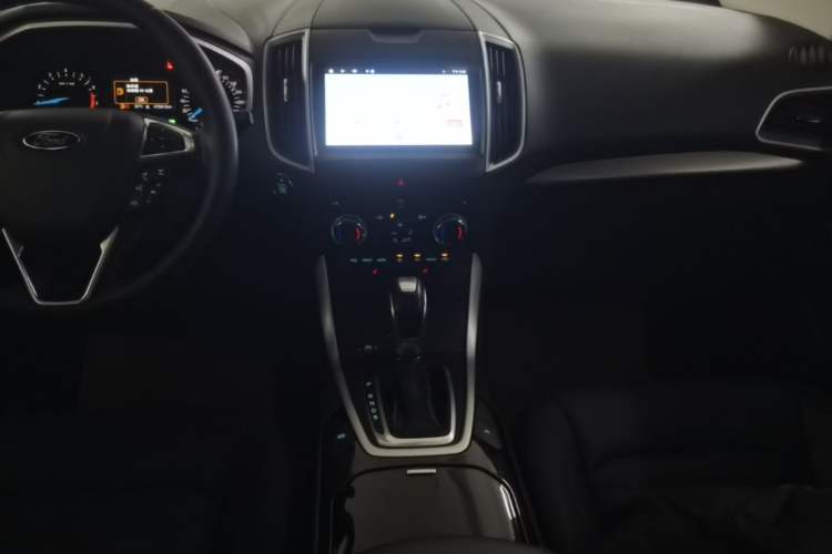 Used Ford Edge 2018 Facelifted EcoBoost 245 Two-Wheel-Drive Platinum Edition 5 Seats China V Emission Standard Audio And AC Panel