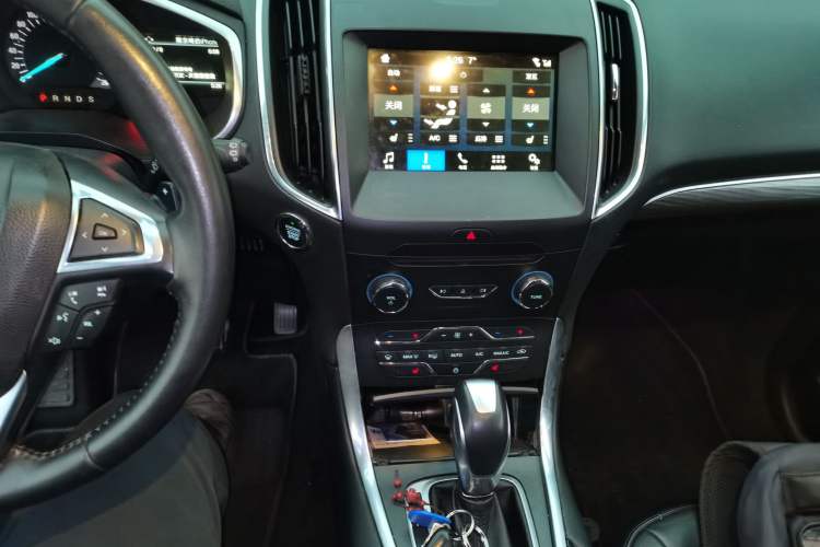 Used Ford Edge 2018 EcoBoost 245 Two-Wheel-Drive Titanium 7-Seater China V Standard Audio And AC Panel