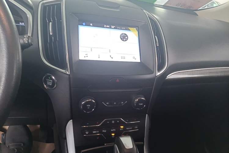 Used Ford Edge 2018 EcoBoost 245 Two-Wheel-Drive Titanium 7-Seater China V Standard Audio And AC Panel