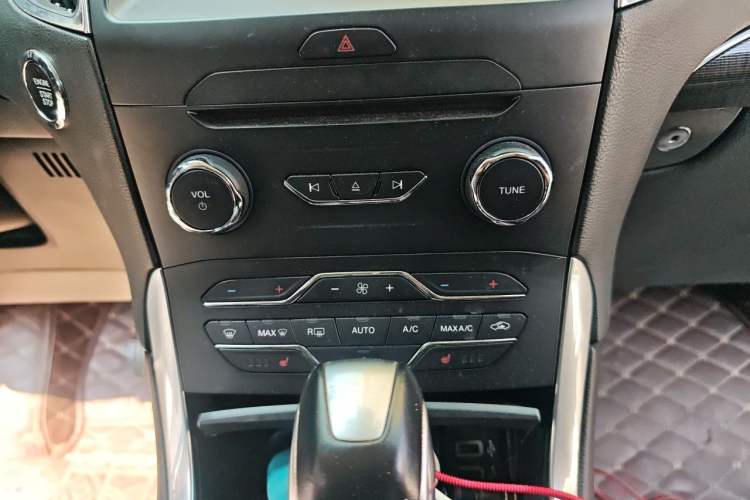 Used Ford Edge 2018 EcoBoost 245 Two-Wheel-Drive Titanium 7-Seater China V Standard Audio And AC Panel