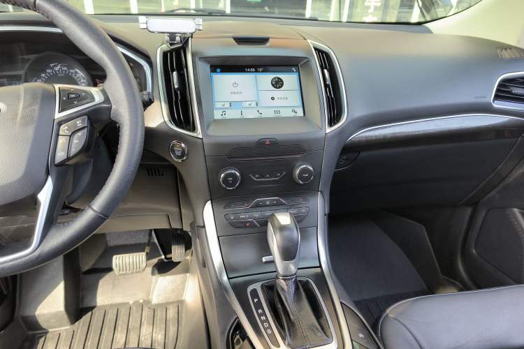 Used Ford Edge 2018 EcoBoost 245 Two-Wheel-Drive Titanium 7-Seater China V Standard Audio And AC Panel