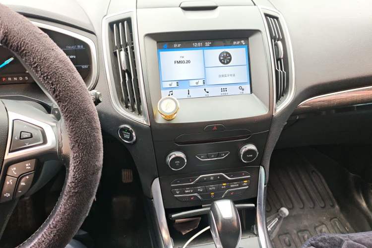 Used Ford Edge 2018 EcoBoost 245 Two-Wheel-Drive Titanium 7-Seater China VI Standard Audio And AC Panel