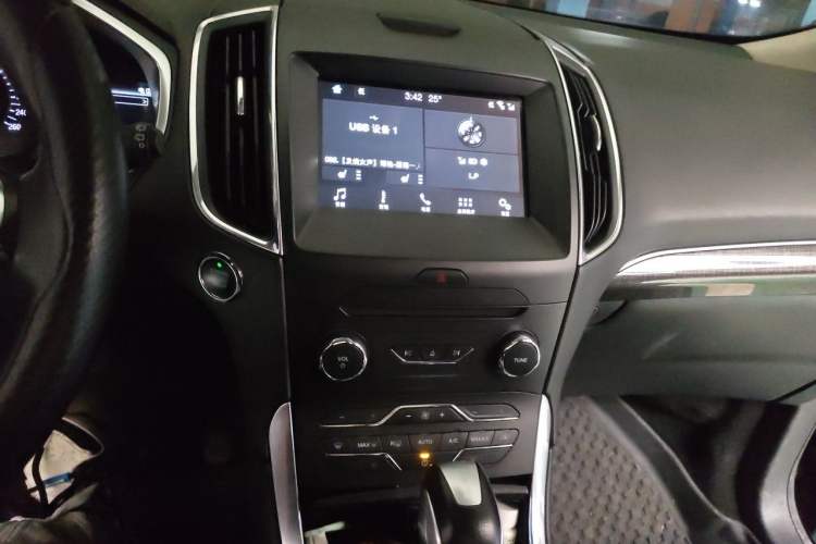Used Ford Edge 2018 EcoBoost 245 Two-Wheel-Drive Titanium 7-Seater China V Standard Audio And AC Panel