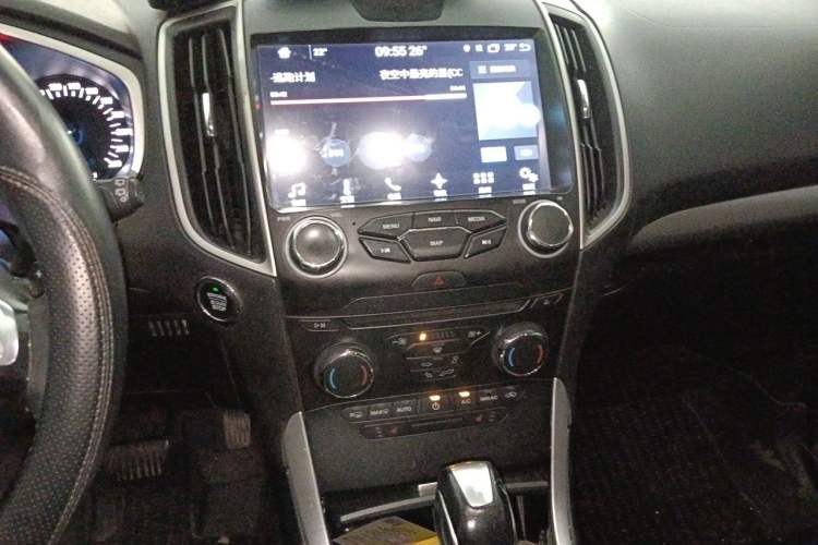 Used Ford Edge 2018 EcoBoost 245 Two-Wheel-Drive Platinum Edition 5 Seats Audio And AC Panel