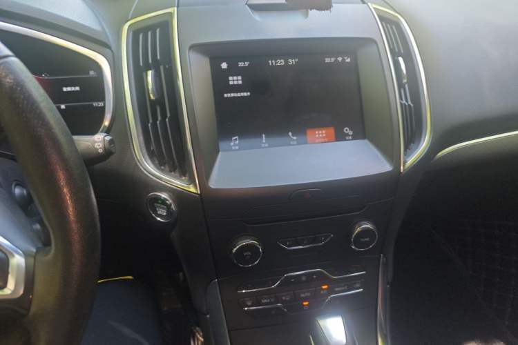 Used Ford Edge 2018 EcoBoost 245 Two-Wheel-Drive Sporty 7-Seater Audio And AC Panel