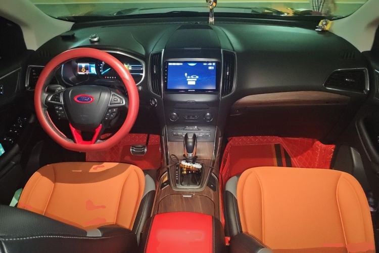 Used Ford Edge 2018 EcoBoost 245 Two-Wheel-Drive Sporty 7-Seater Center Console
