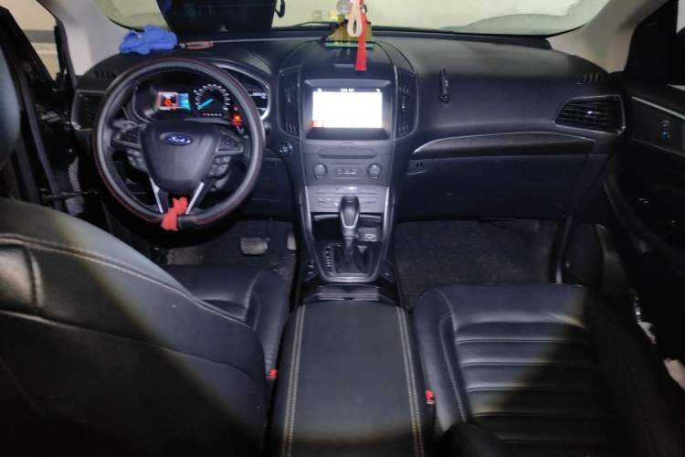 Used Ford Edge 2018 EcoBoost 245 Four-Wheel Drive Titanium 7-Seater Center Console
