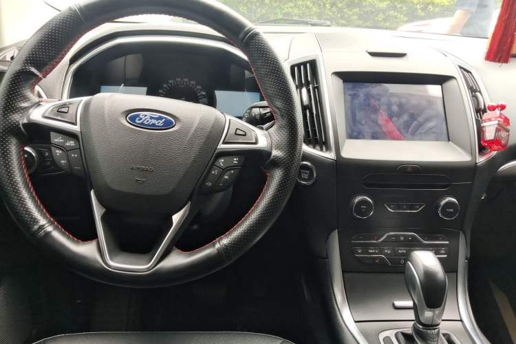 Used Ford Edge 2018 EcoBoost 245 Two-Wheel-Drive Titanium 7-Seater China V Standard Center Console