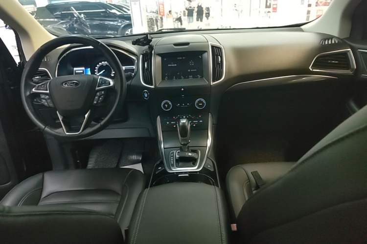 Used Ford Edge 2018 EcoBoost 245 Two-Wheel-Drive Titanium 7-Seater China VI Standard Center Console