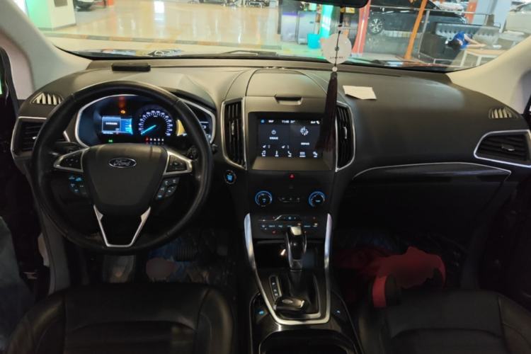 Used Ford Edge 2018 EcoBoost 245 Two-Wheel-Drive Titanium 7-Seater China VI Standard Center Console