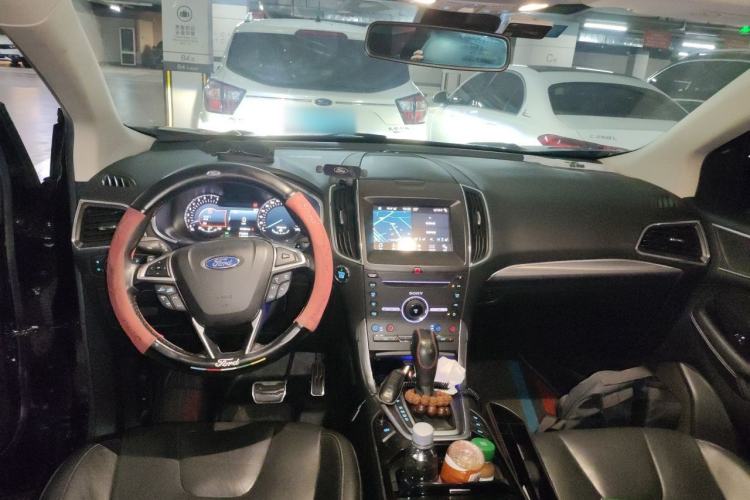 Used Ford Edge 2018 EcoBoost 245 Four-Wheel Drive Titanium 7-Seater Center Console