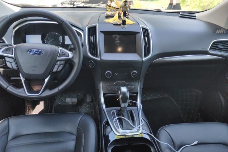 Used Ford Edge 2018 EcoBoost 245 Two-Wheel-Drive Titanium 7-Seater China VI Standard Center Console