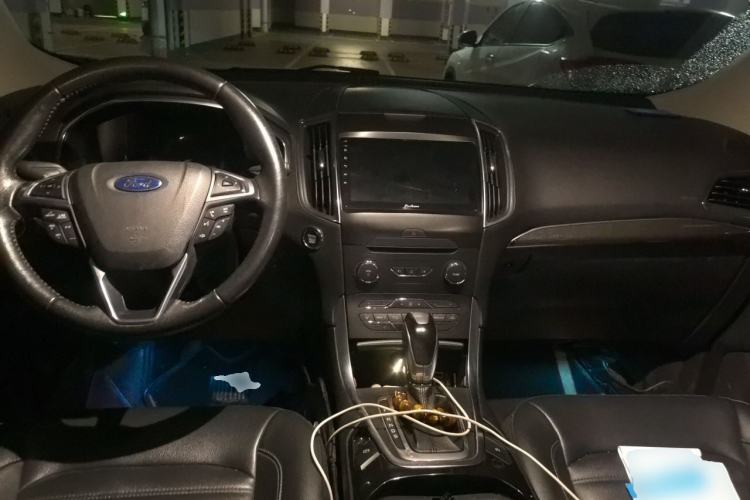 Used Ford Edge 2018 EcoBoost 245 Two-Wheel-Drive Titanium 7-Seater China VI Standard Center Console