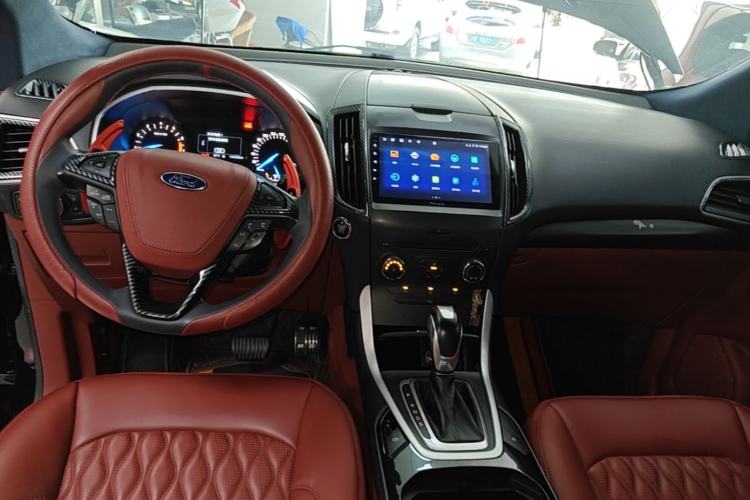 Used Ford Edge 2018 EcoBoost 245 Two-Wheel-Drive Platinum Edition 5 Seats Center Console