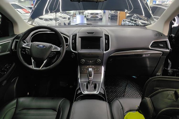 Used Ford Edge 2018 EcoBoost 245 Two-Wheel-Drive Titanium 7-Seater China VI Standard Center Console