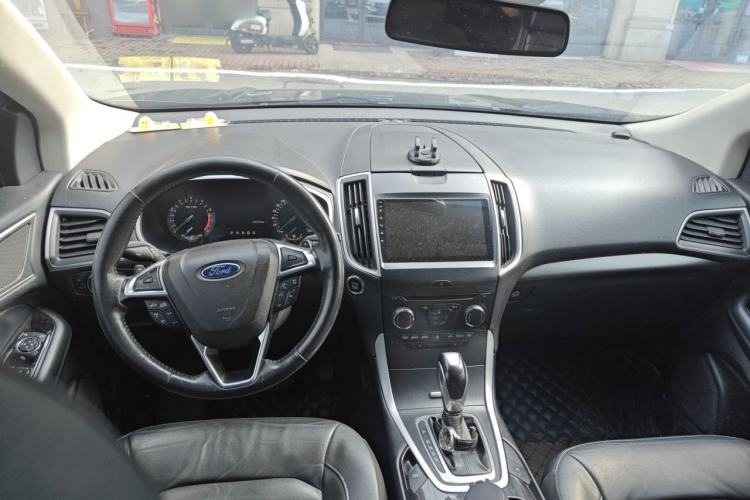 Used Ford Edge 2018 EcoBoost 245 Two-Wheel-Drive Platinum Edition 5 Seats Center Console