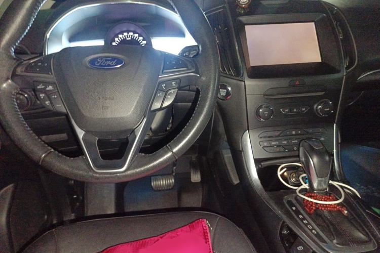 Used Ford Edge 2018 EcoBoost 245 Two-Wheel-Drive Titanium 7-Seater China V Standard Center Console