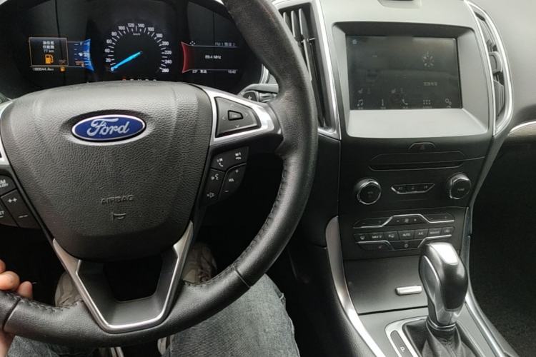 Used Ford Edge 2018 EcoBoost 245 Two-Wheel-Drive Titanium 7-Seater China V Standard Center Console