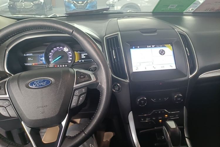 Used Ford Edge 2018 EcoBoost 245 Two-Wheel-Drive Titanium 7-Seater China V Standard Center Console
