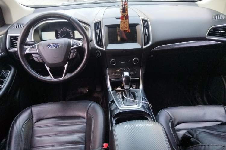 Used Ford Edge 2018 EcoBoost 245 Four-Wheel Drive Titanium 7-Seater Center Console