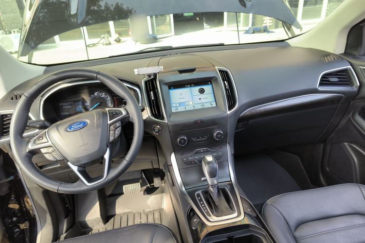 Used Ford Edge 2018 EcoBoost 245 Two-Wheel-Drive Titanium 7-Seater China V Standard Center Console