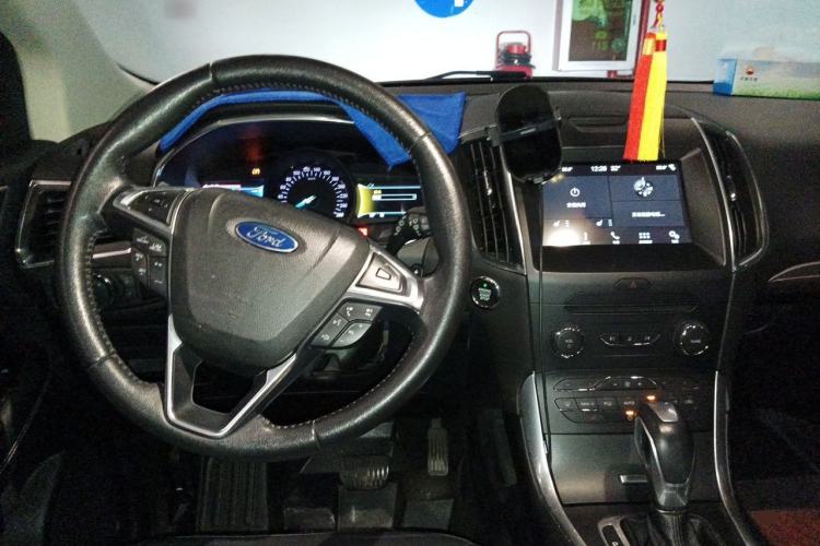 Used Ford Edge 2018 EcoBoost 245 Two-Wheel-Drive Titanium 7-Seater China VI Standard Center Console