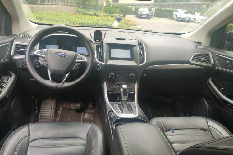 Used Ford Edge 2018 EcoBoost 245 Two-Wheel-Drive Titanium 7-Seater China V Standard Center Console