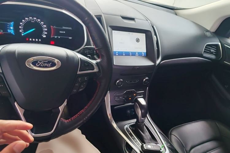 Used Ford Edge 2018 EcoBoost 245 Two-Wheel-Drive Titanium 7-Seater China V Standard Center Console