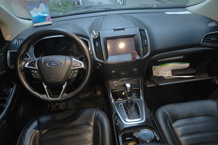 Used Ford Edge 2018 EcoBoost 245 Two-Wheel-Drive Titanium 7-Seater China V Standard Center Console