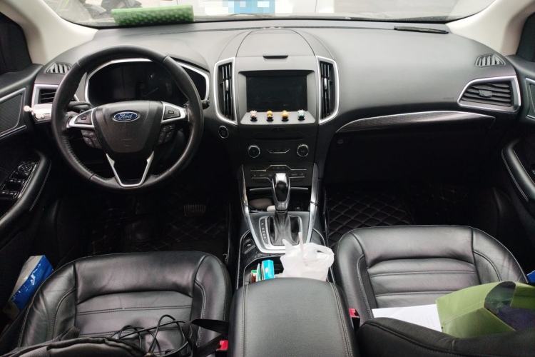 Used Ford Edge 2018 EcoBoost 245 Four-Wheel Drive Titanium 7-Seater Center Console