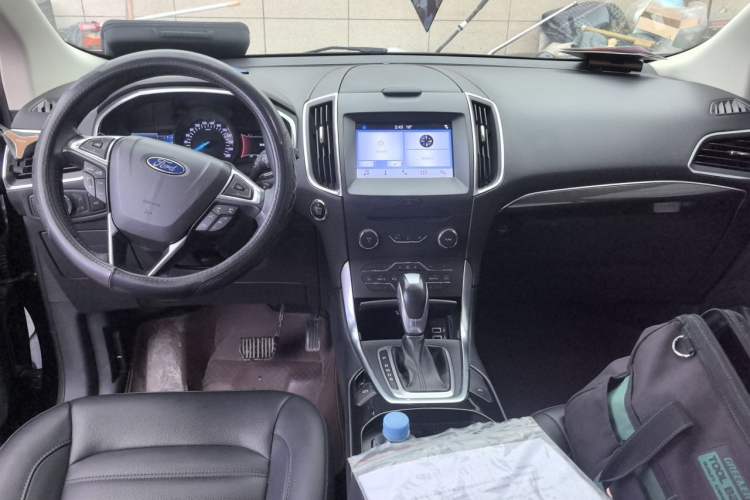 Used Ford Edge 2018 EcoBoost 245 Two-Wheel-Drive Titanium 7-Seater China VI Standard Center Console
