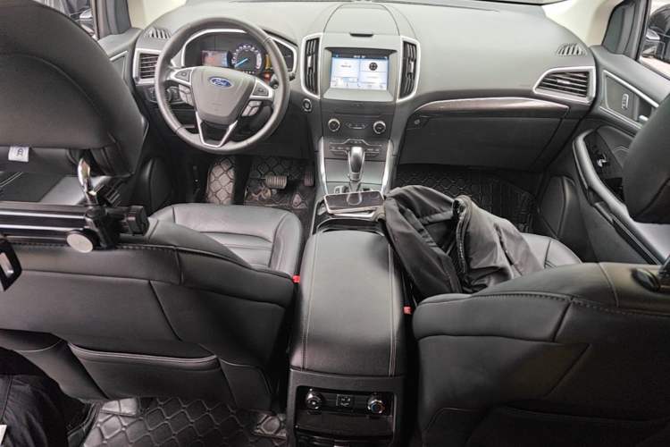 Used Ford Edge 2018 EcoBoost 245 Two-Wheel-Drive Titanium 7-Seater China V Standard Center Console