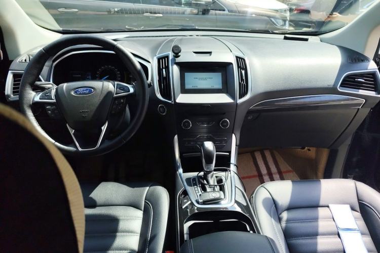 Used Ford Edge 2018 EcoBoost 245 Two-Wheel-Drive Titanium 7-Seater China VI Standard Center Console