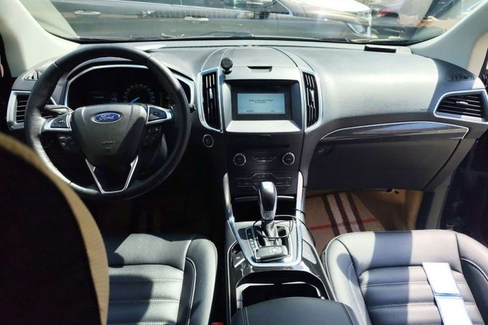 Used Ford Edge 2018 EcoBoost 245 Two-Wheel-Drive Titanium 7-Seater China VI Standard Center Console