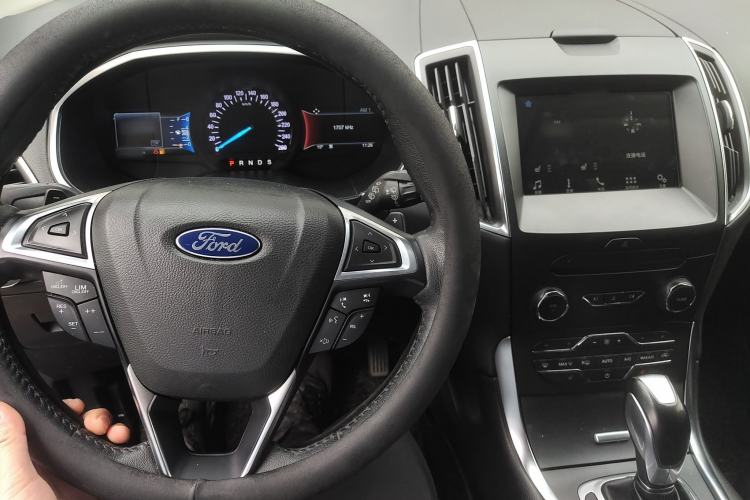 Used Ford Edge 2018 EcoBoost 245 Two-Wheel-Drive Titanium 7-Seater China V Standard Center Console