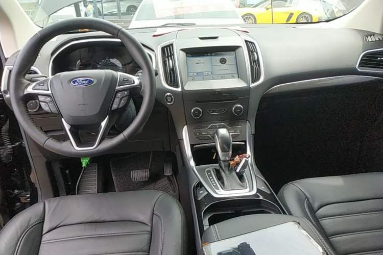 Used Ford Edge 2018 EcoBoost 245 Two-Wheel-Drive Titanium 7-Seater China V Standard Center Console
