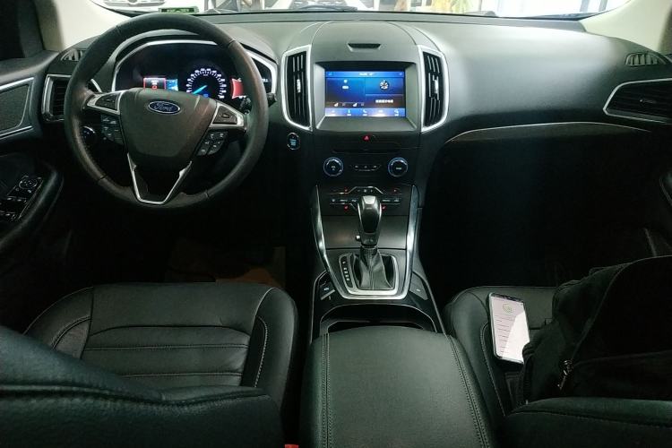 Used Ford Edge 2018 EcoBoost 245 Two-Wheel-Drive Titanium 7-Seater China V Standard Center Console