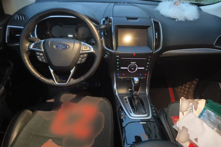 Used Ford Edge 2018 EcoBoost 245 Four-Wheel Drive Titanium 7-Seater Center Console