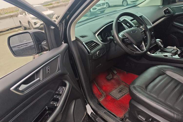 Used Ford Edge 2018 EcoBoost 245 Four-Wheel Drive Titanium 7-Seater Driver Seat