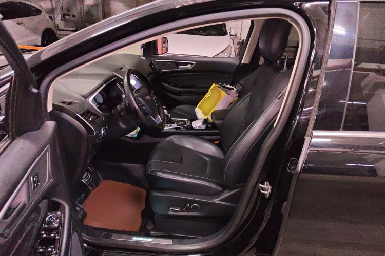 Used Ford Edge 2018 EcoBoost 245 Four-Wheel Drive Titanium 7-Seater Driver Seat