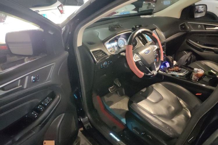 Used Ford Edge 2018 EcoBoost 245 Four-Wheel Drive Titanium 7-Seater Driver Seat