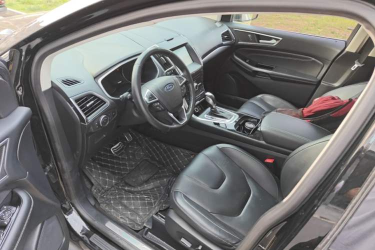 Used Ford Edge 2018 EcoBoost 245 Four-Wheel Drive Titanium 7-Seater Driver Seat