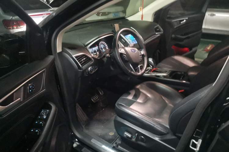 Used Ford Edge 2018 EcoBoost 245 Four-Wheel Drive Titanium 7-Seater Driver Seat