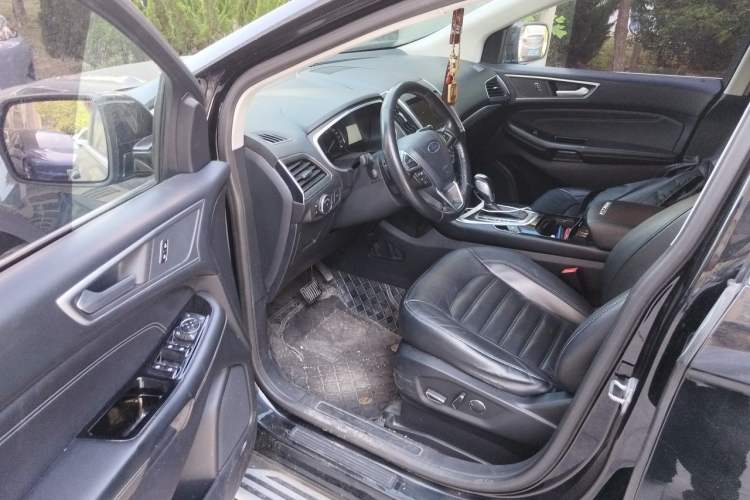 Used Ford Edge 2018 EcoBoost 245 Four-Wheel Drive Titanium 7-Seater Driver Seat